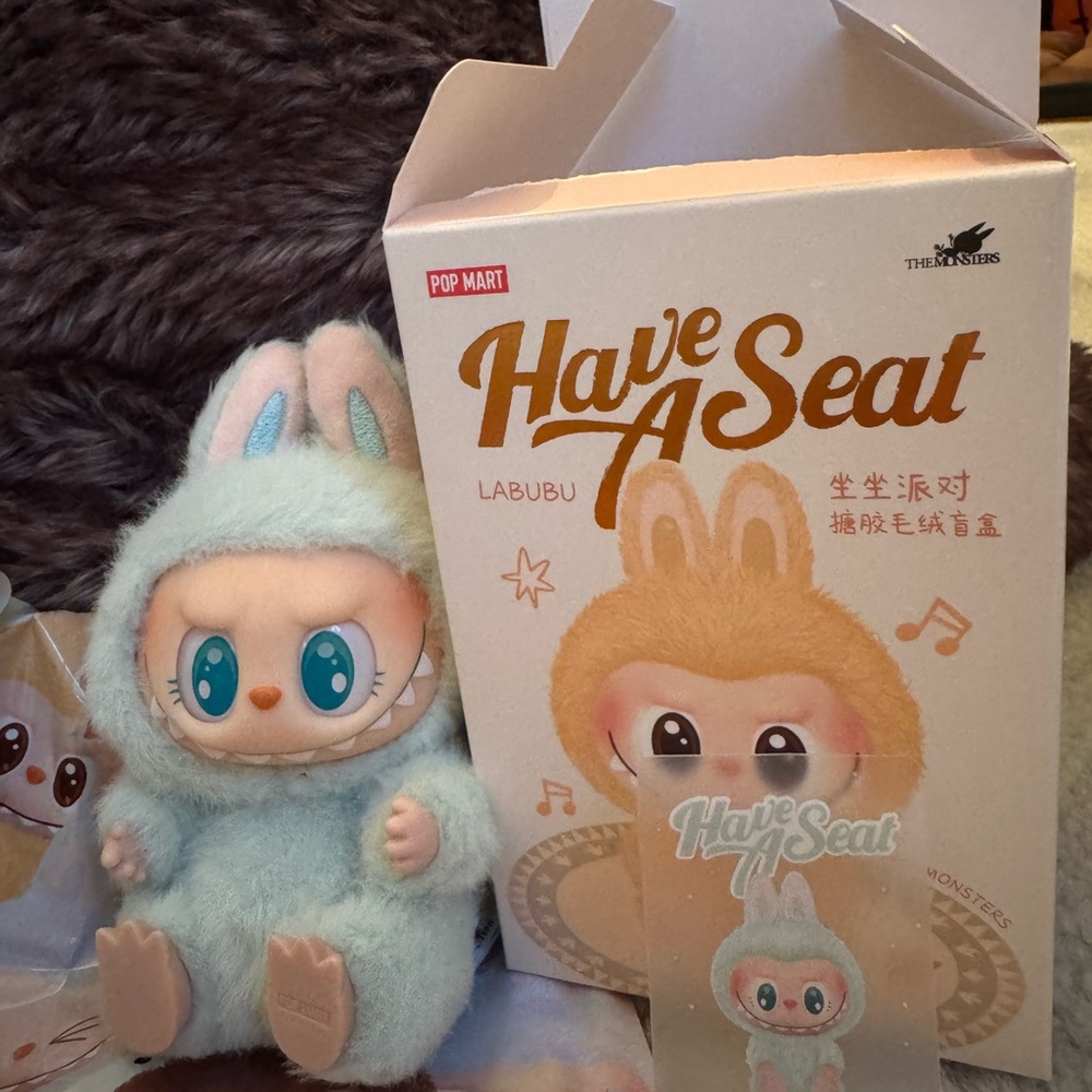 POP MART Have a seat Labubu QUQU